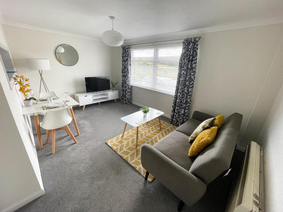 1 Chatsworth Riverscape Apartments - Riverview Apartment In Great Location With Free Parking Overlooking The Gannel Just A Short Walk From Newquays Incredible Beaches And Local Amenities نيوكويي المظهر الخارجي الصورة